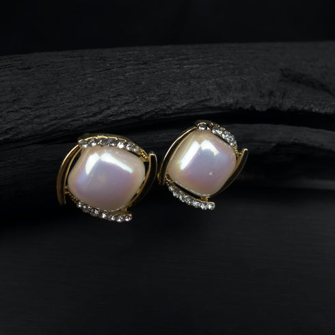 Opulent Pearl Elegance Earrings - D37
